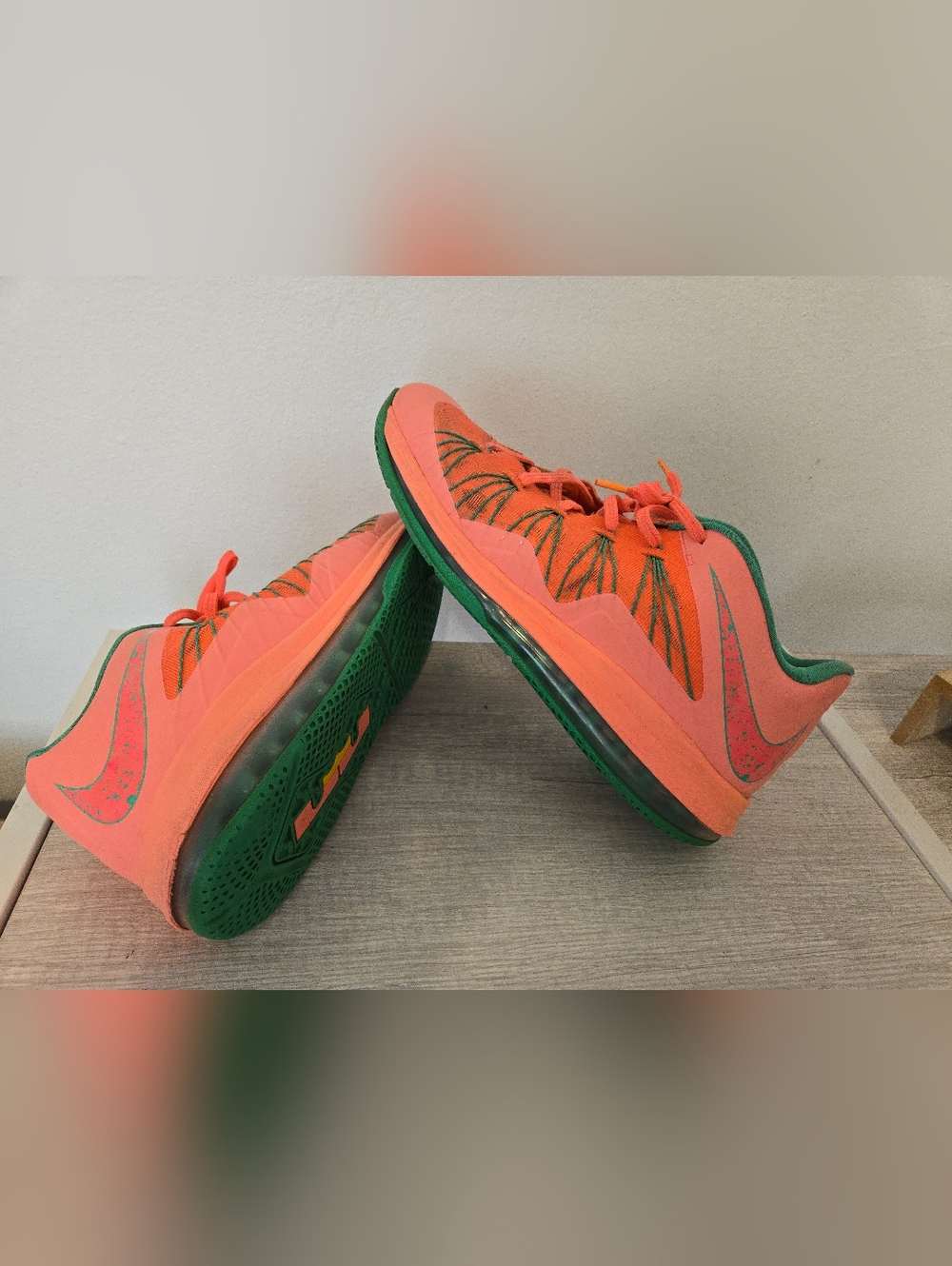 Nike Air Max LeBron 10 Low Watermelon 2013  579765-801 Mens 13 - Picture 8 of 8